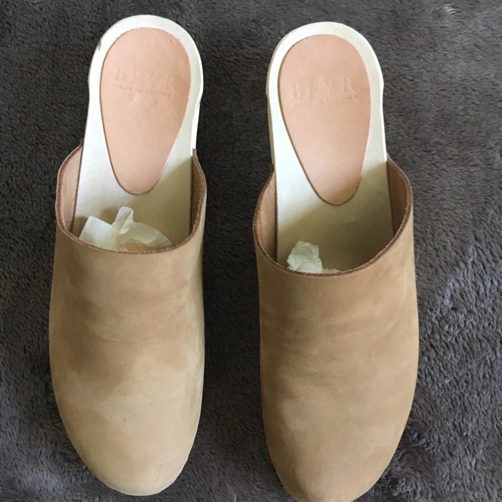 Bryr Clementine closed toe cumin nubuck clog